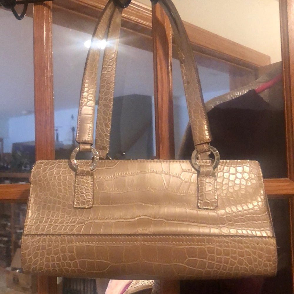 Tommy H pebbled faux leather bag
